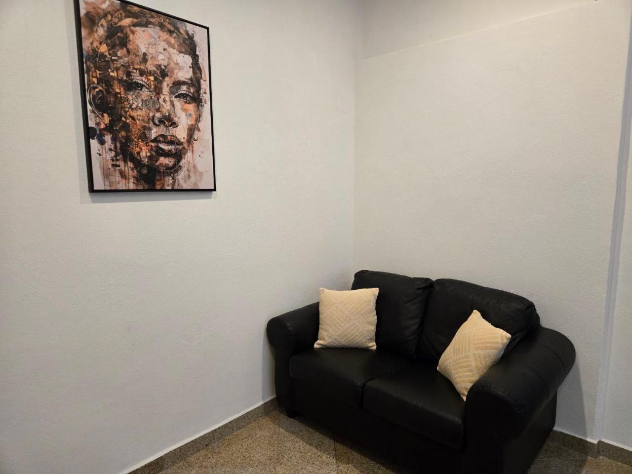 Newly Renovated 2 Rooms Apartment Downtown Nitra Exterior foto
